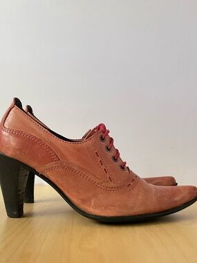Spira Coral Leather Pointed-Toe Heels | EU 37